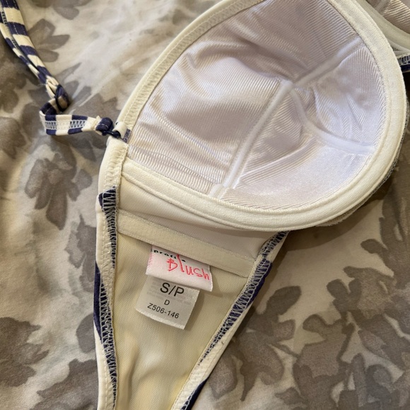 Striped bikini - Picture 4 of 6